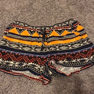 Cute patterned shorts- never worn :)